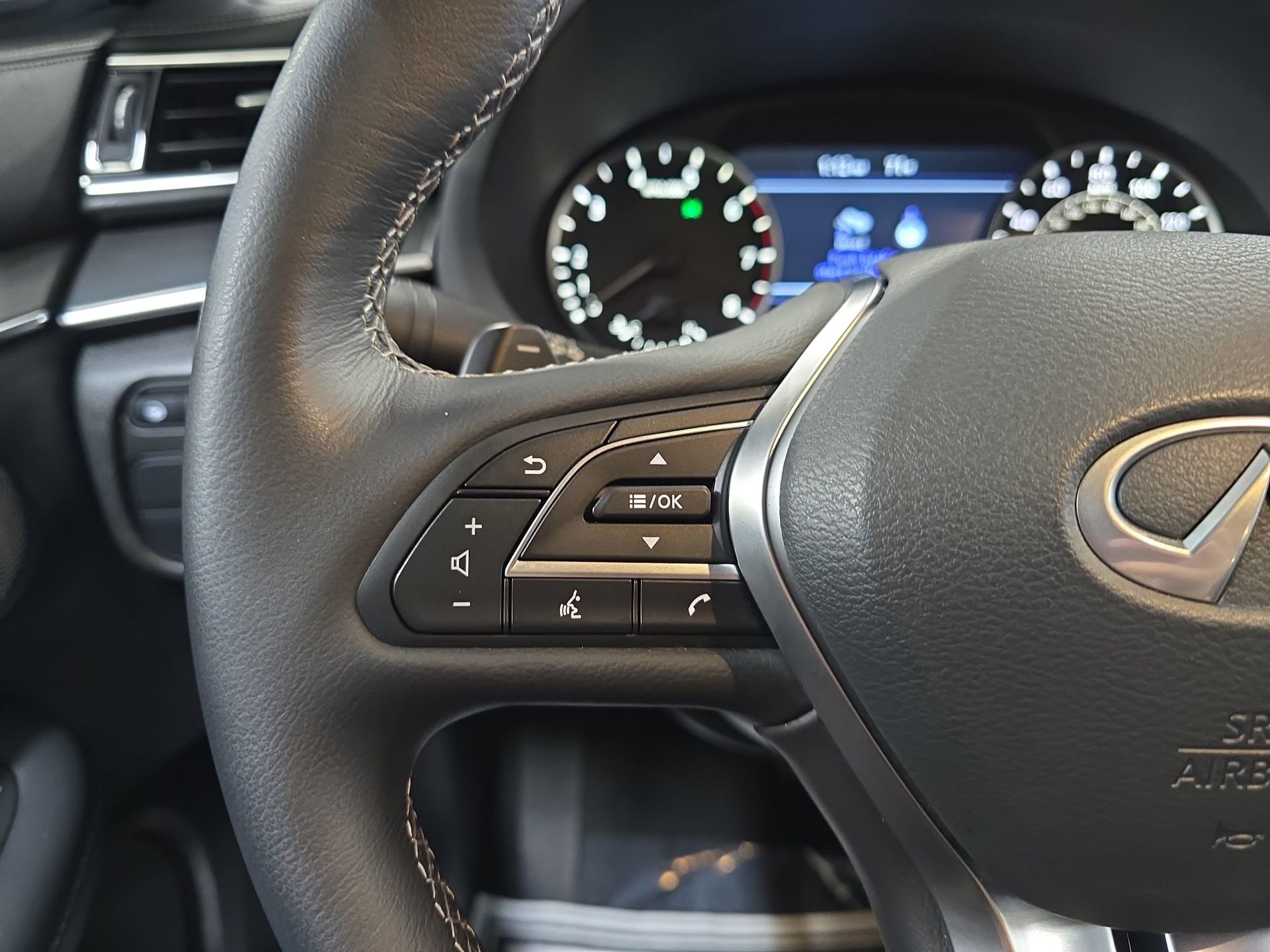 Certified 2025 INFINITI QX50 Luxe w/ Cargo Package image 17