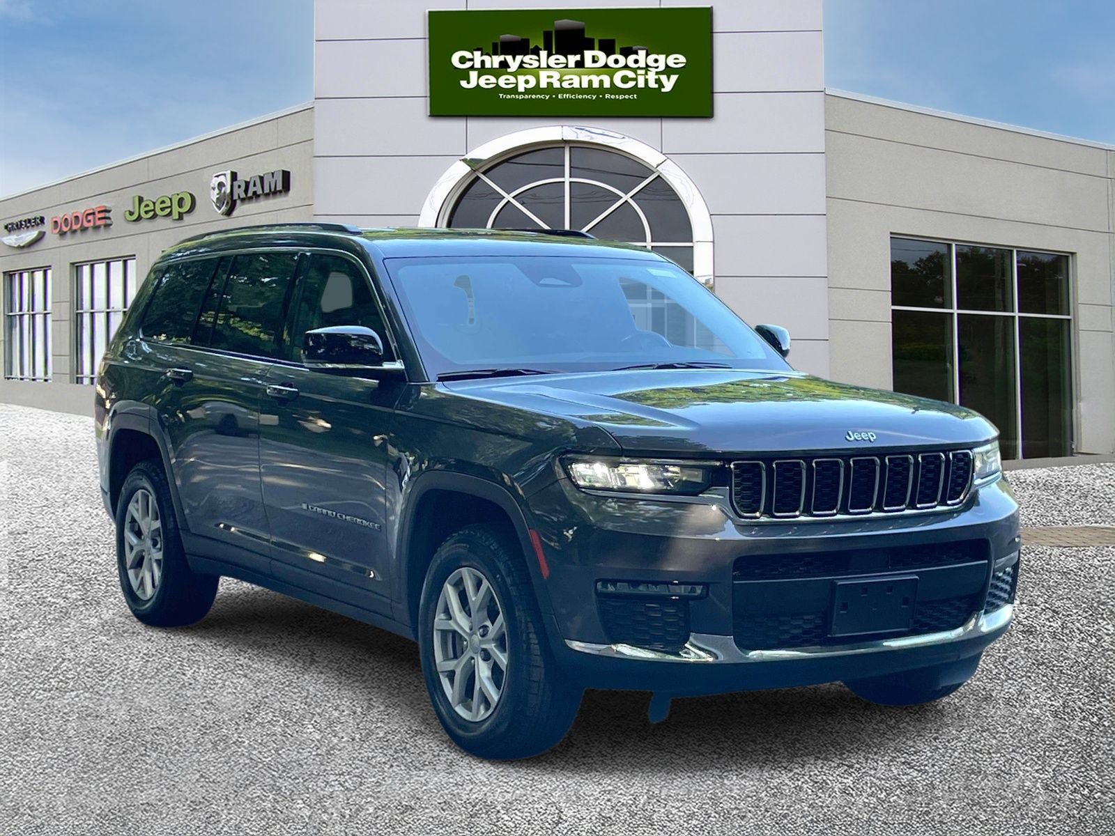 Used 2022 Jeep Grand Cherokee L Limited AWD/4WD image 4