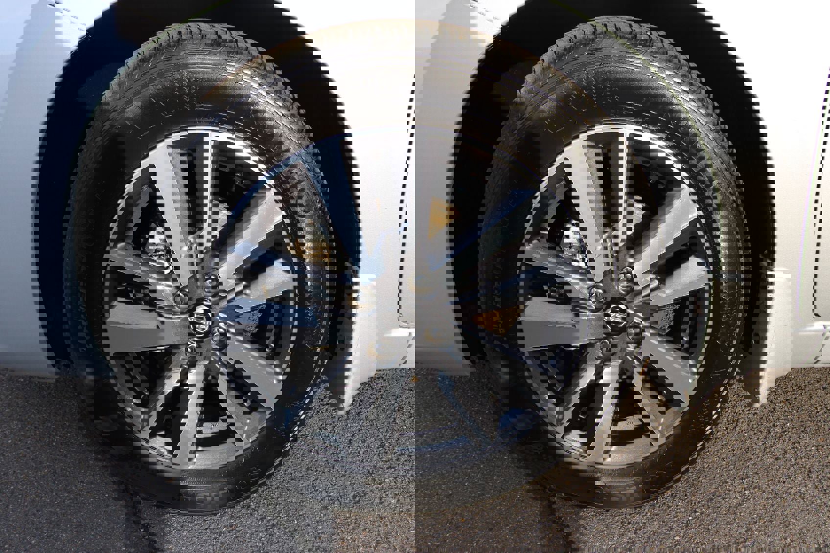 Used 2024 Nissan Versa SV w/ Trunk Package image 27