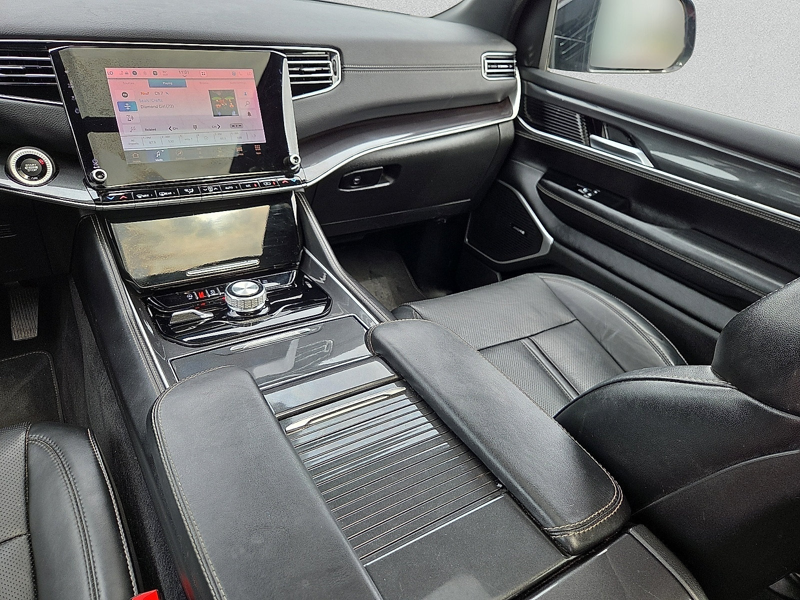 Used 2023 Jeep Wagoneer 4WD w/ Premium Group I image 13