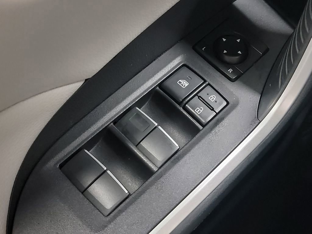 Used 2021 Toyota RAV4 XLE Premium image 21