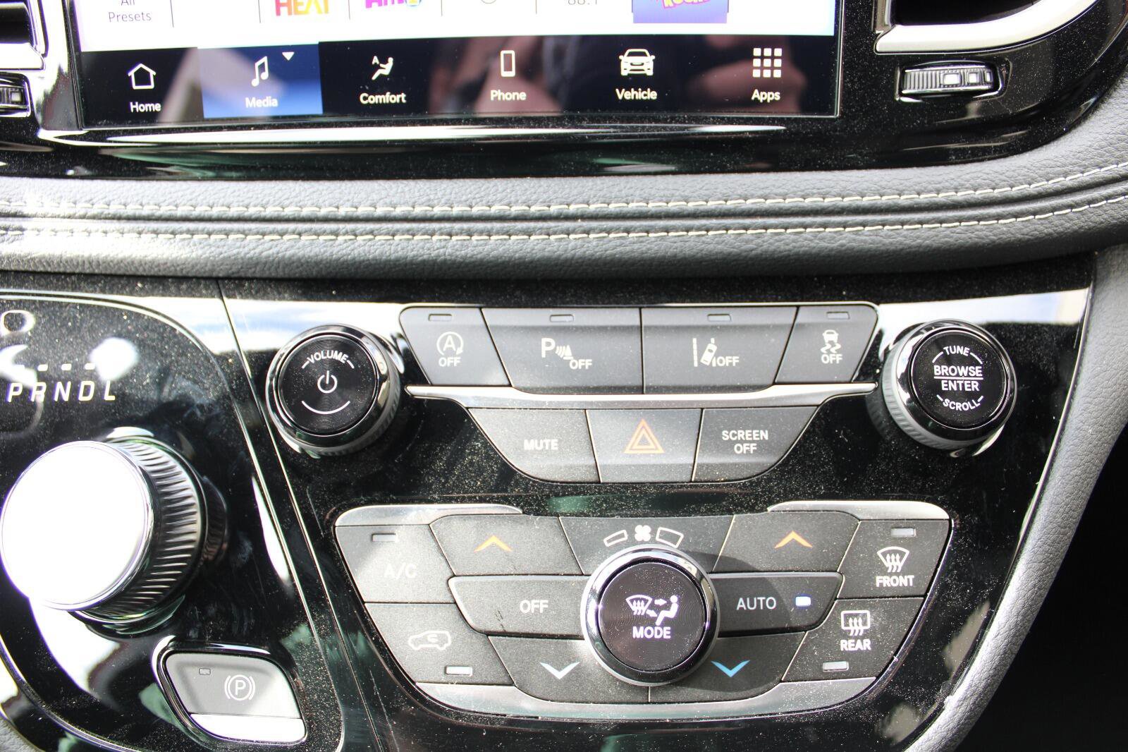 New 2026 Chrysler Pacifica Select image 22
