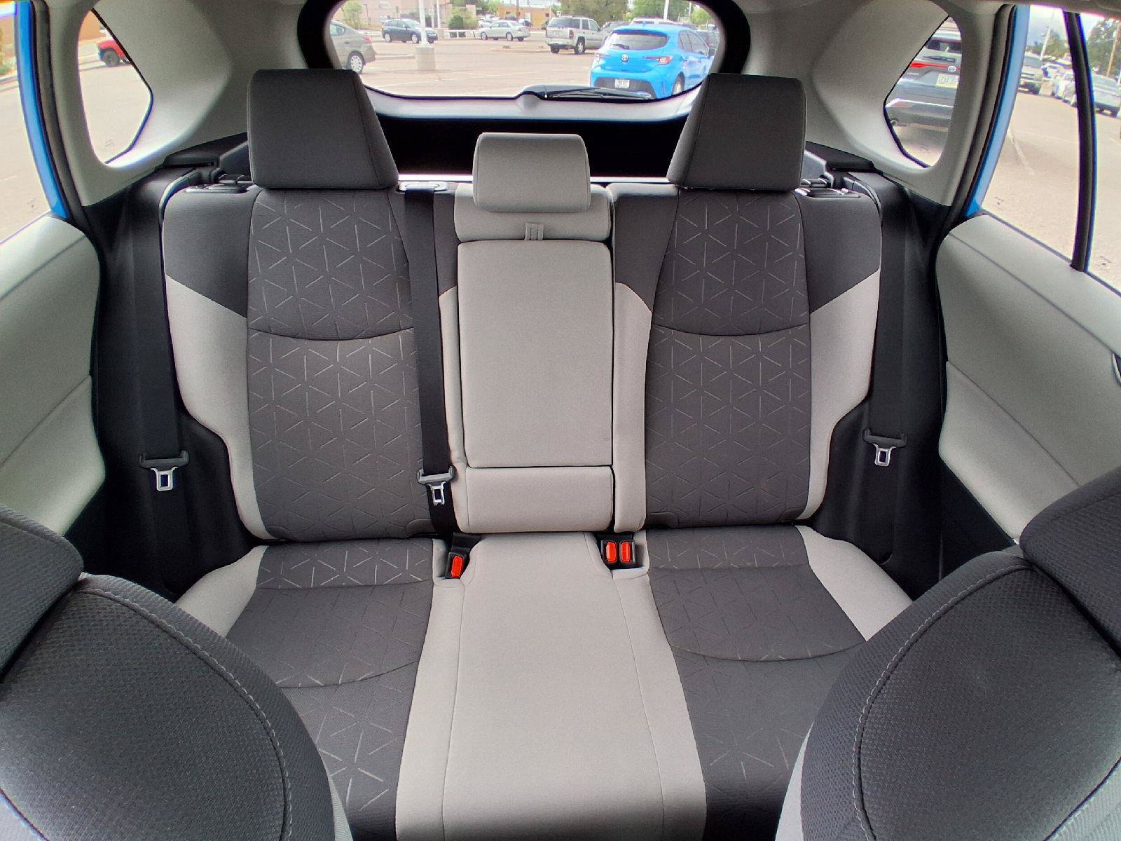 Used 2020 Toyota RAV4 XLE w/ Convenience Package FWD image 29