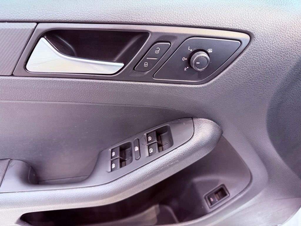 Used 2016 Volkswagen Jetta S image 17