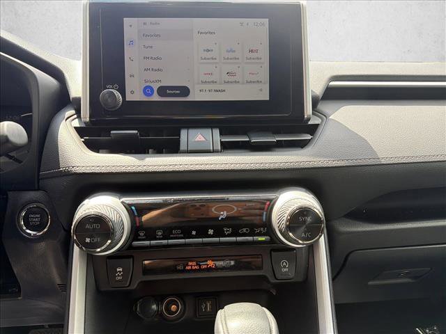 Used 2025 Toyota RAV4 XLE AWD/4WD image 19