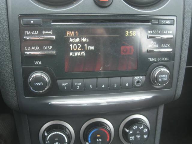 Used 2014 Nissan Rogue S w/ Convenience Package AWD/4WD image 23