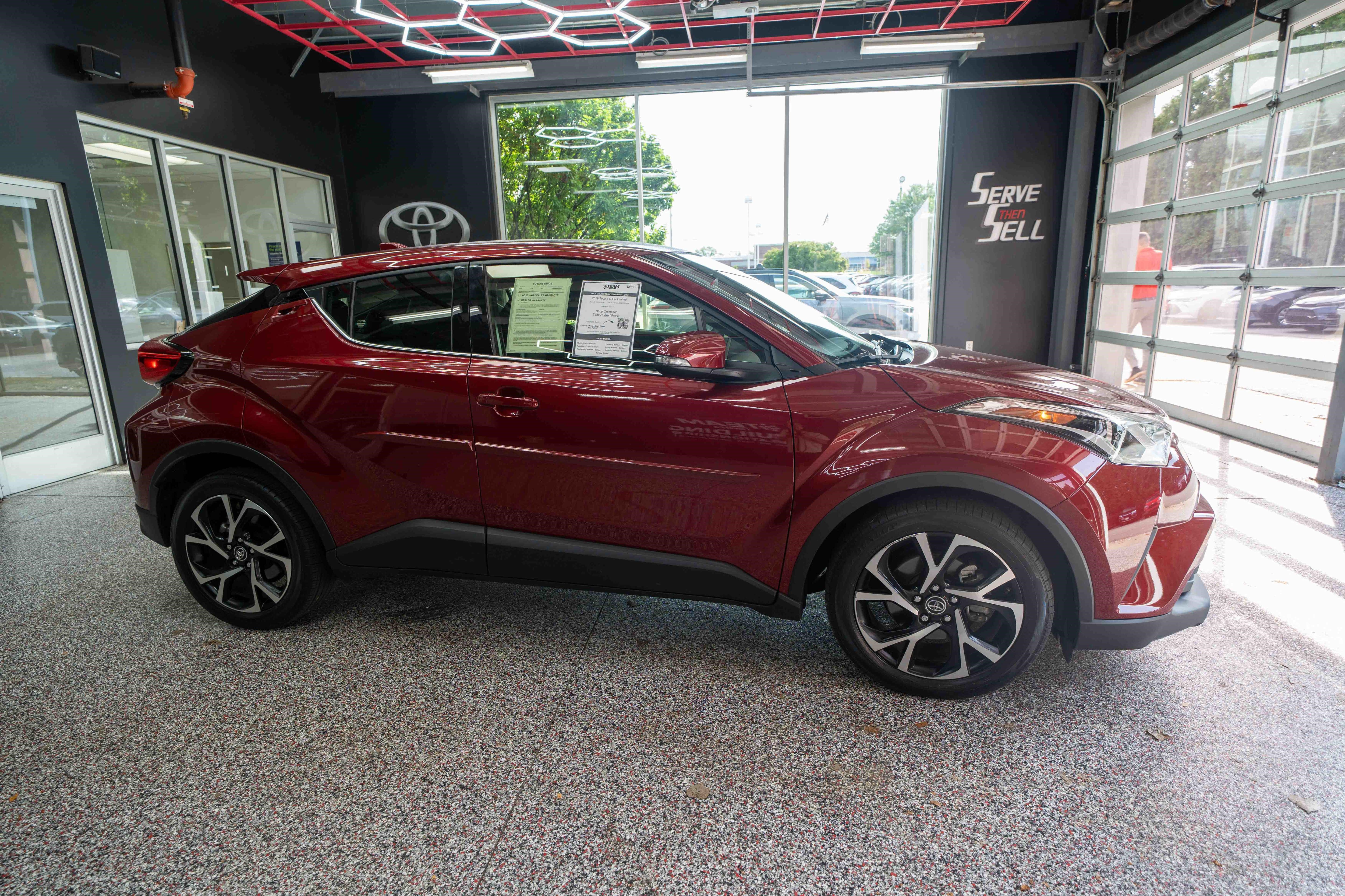 Used 2019 Toyota C-HR Limited FWD image 5