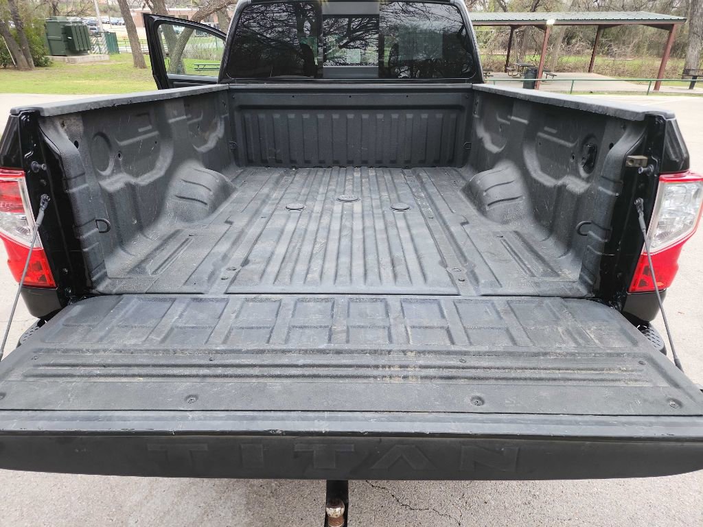 Used 2021 Nissan Titan SV w/ SV Convenience Package image 10