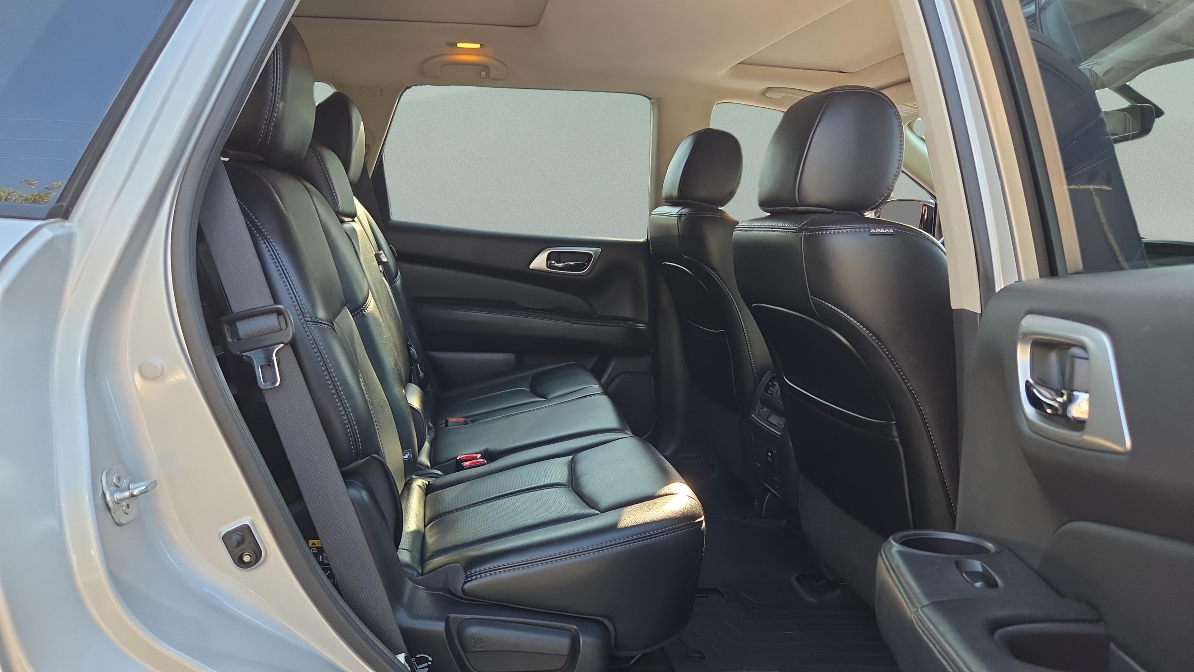 Used 2017 Nissan Pathfinder Platinum FWD image 14