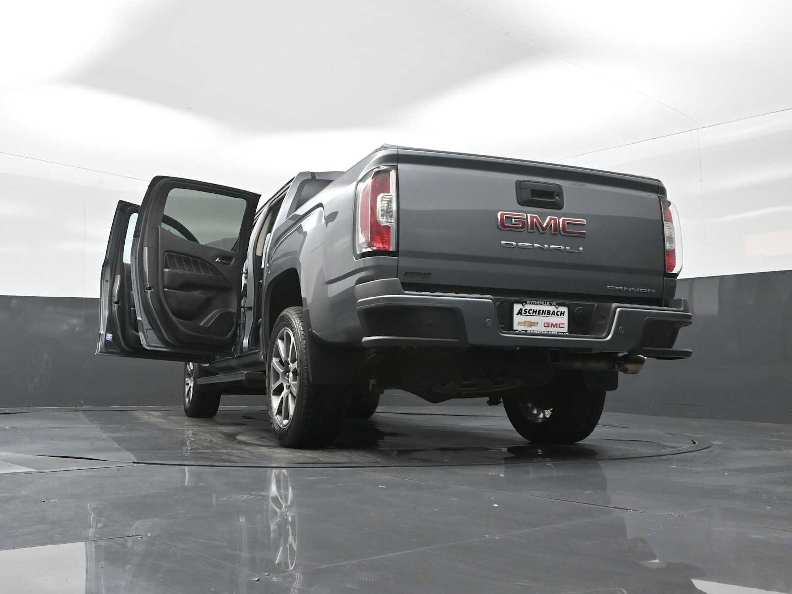 Used 2022 GMC Canyon Denali image 36