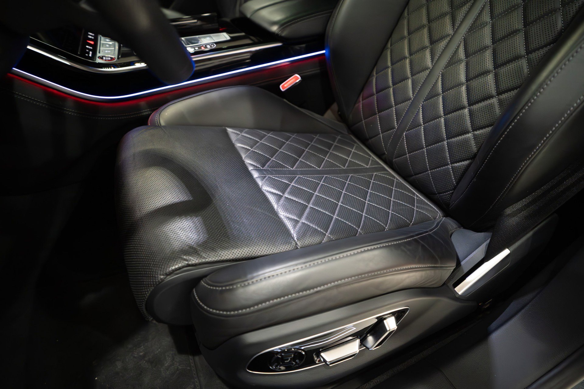 Used 2023 Audi S8 w/ S8 Comfort Plus Package image 21