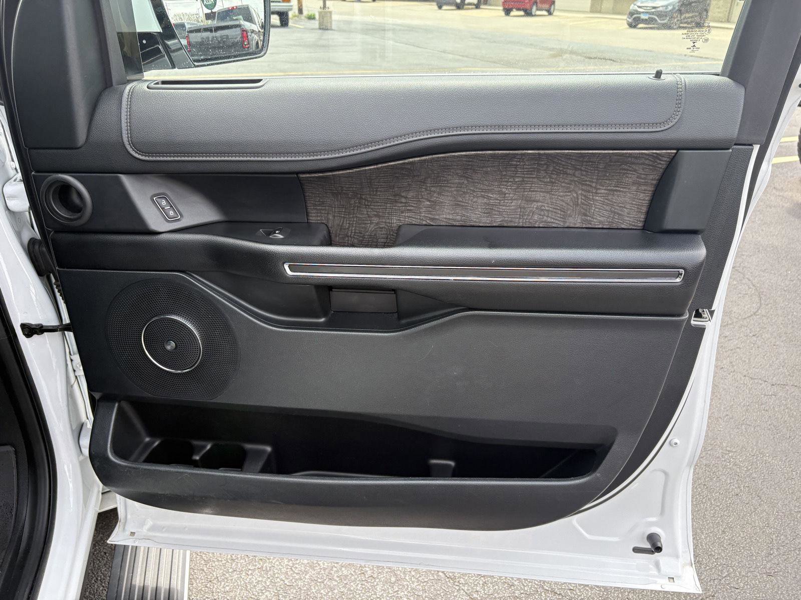 Used 2021 Ford Expedition Max Limited image 18