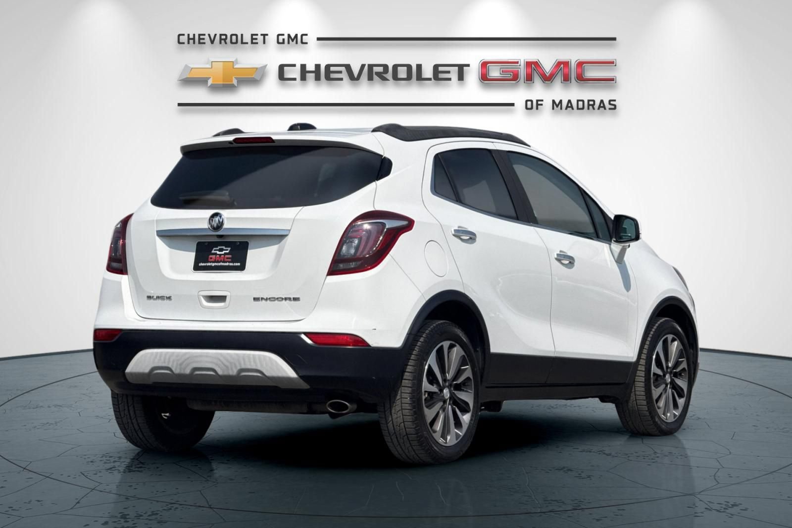 Used 2018 Buick Encore Essence FWD image 3