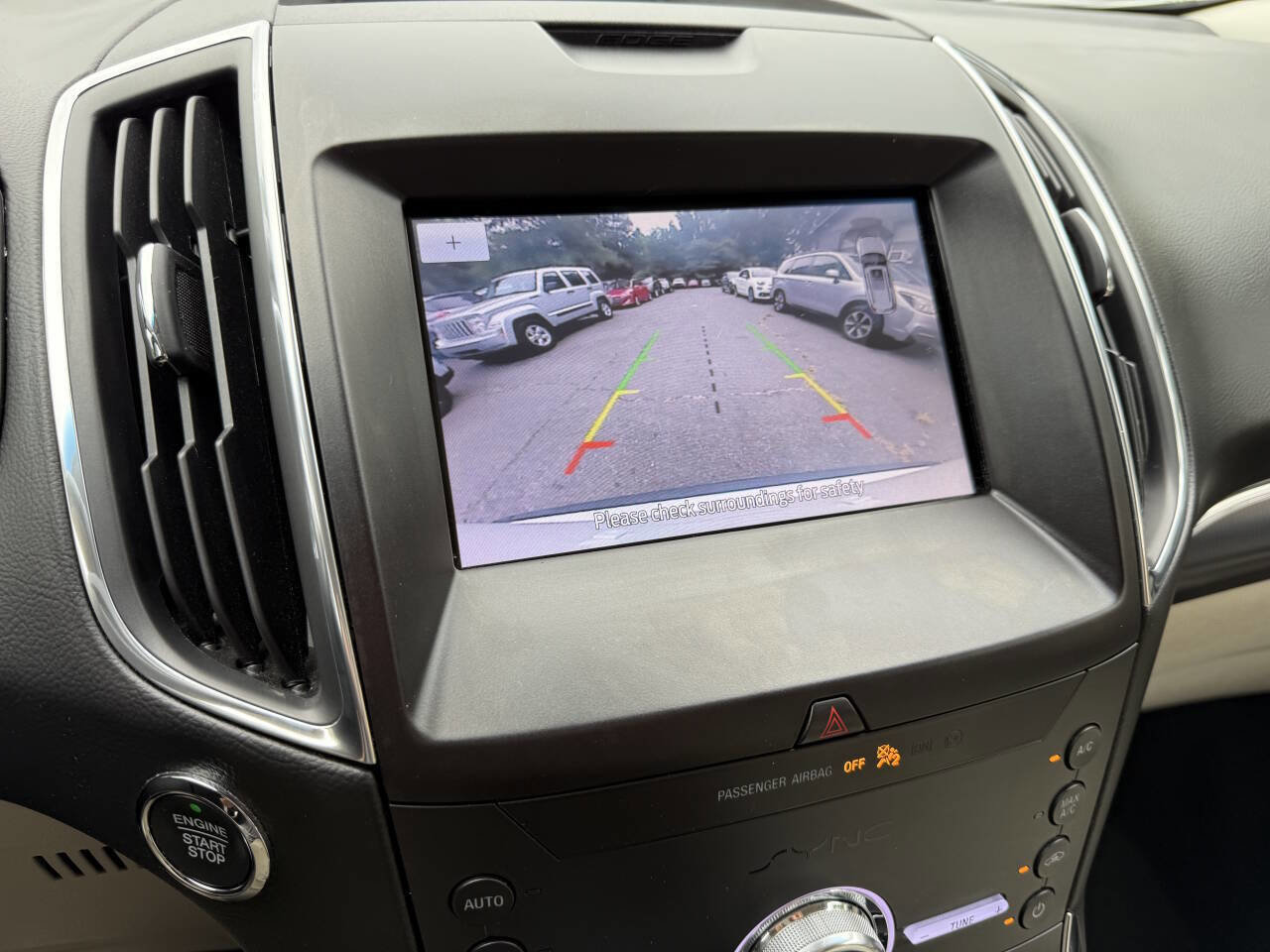 Used 2020 Ford Edge Titanium image 21