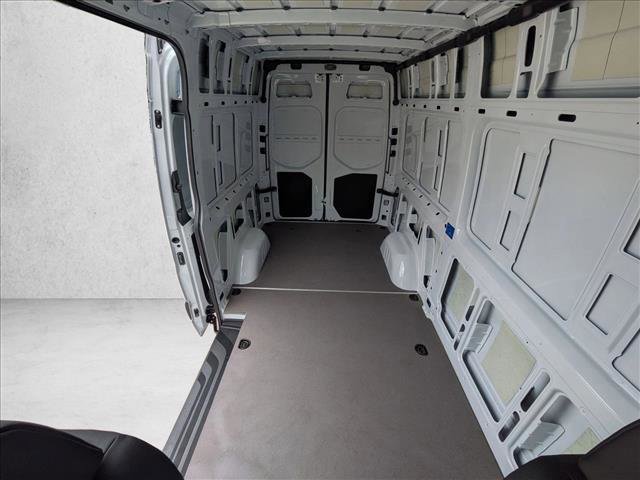 Used 2025 Mercedes-Benz Sprinter 2500 image 20