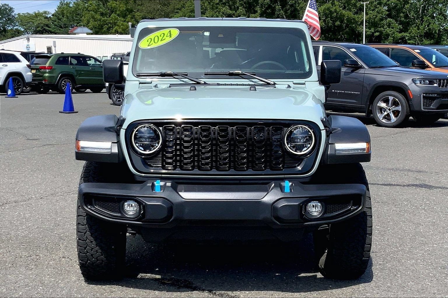 Used 2024 Jeep Wrangler Unlimited AWD/4WD image 3