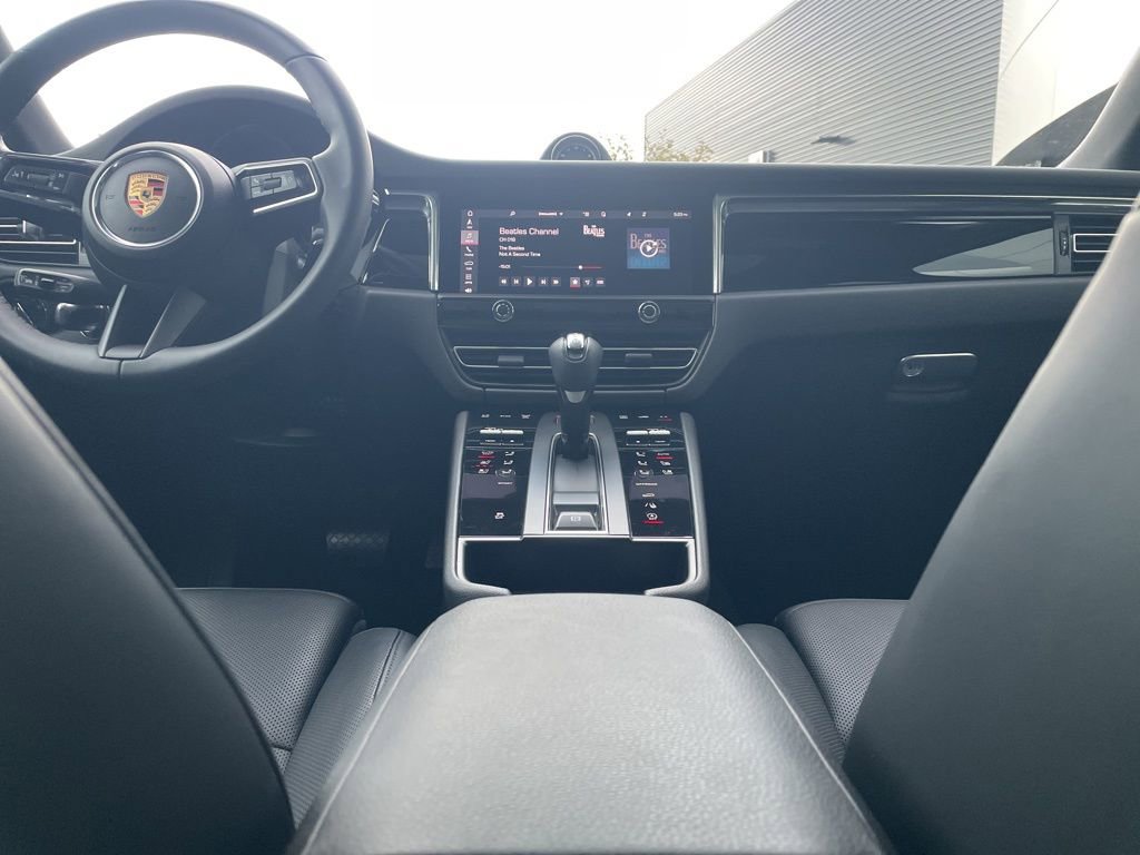 Certified 2025 Porsche Macan image 23