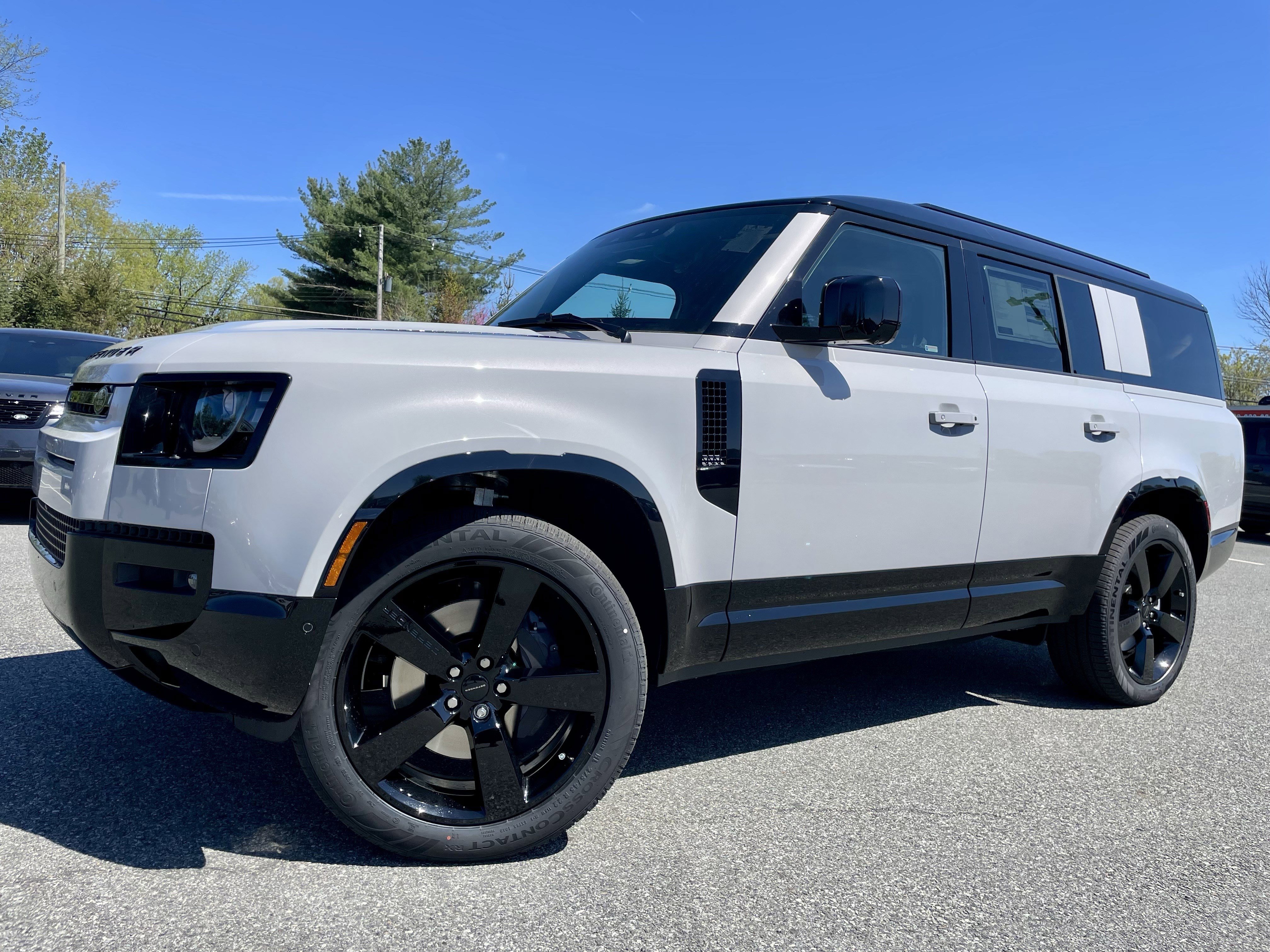 New 2026 Land Rover Defender 130 X-Dynamic SE image 38