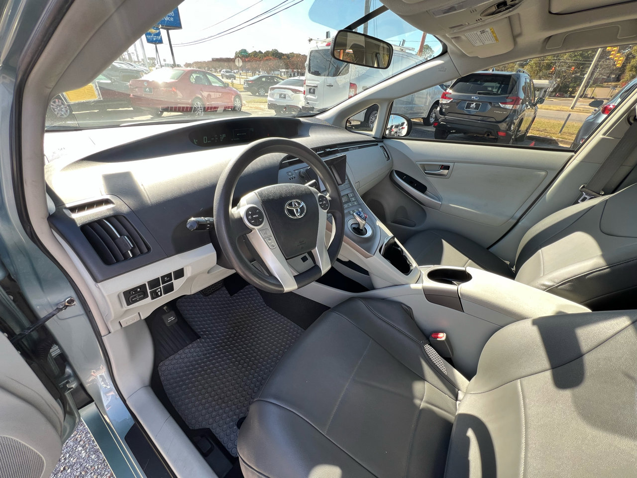 Used 2015 Toyota Prius Five image 22