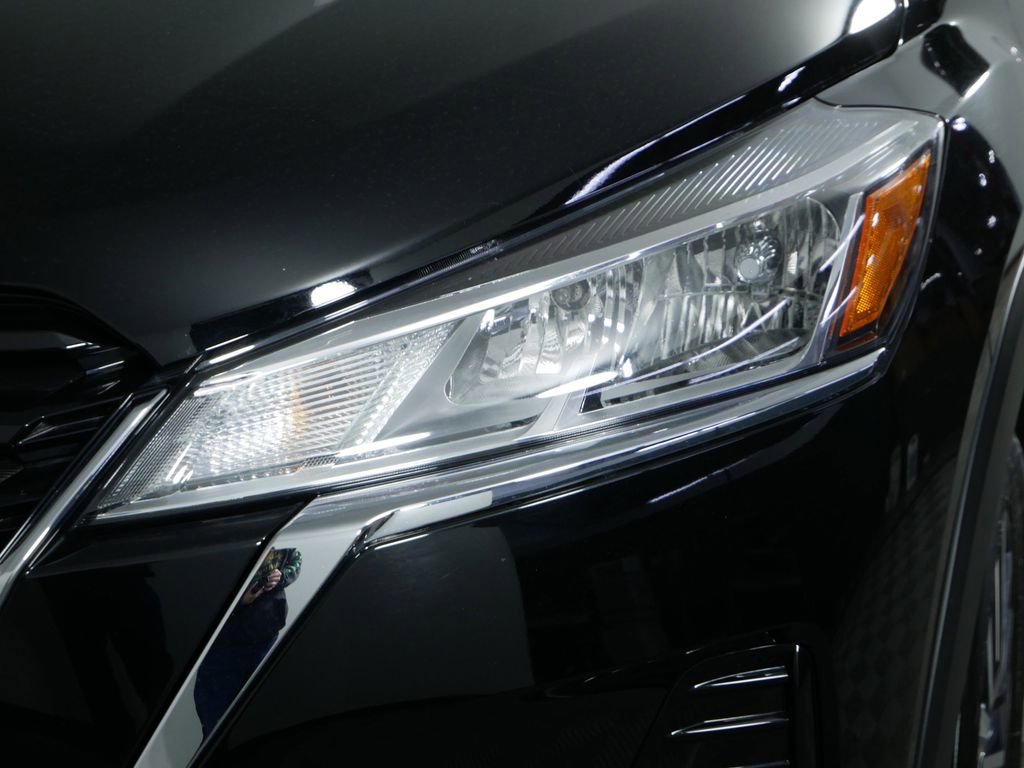 Used 2022 Nissan Kicks SV image 14