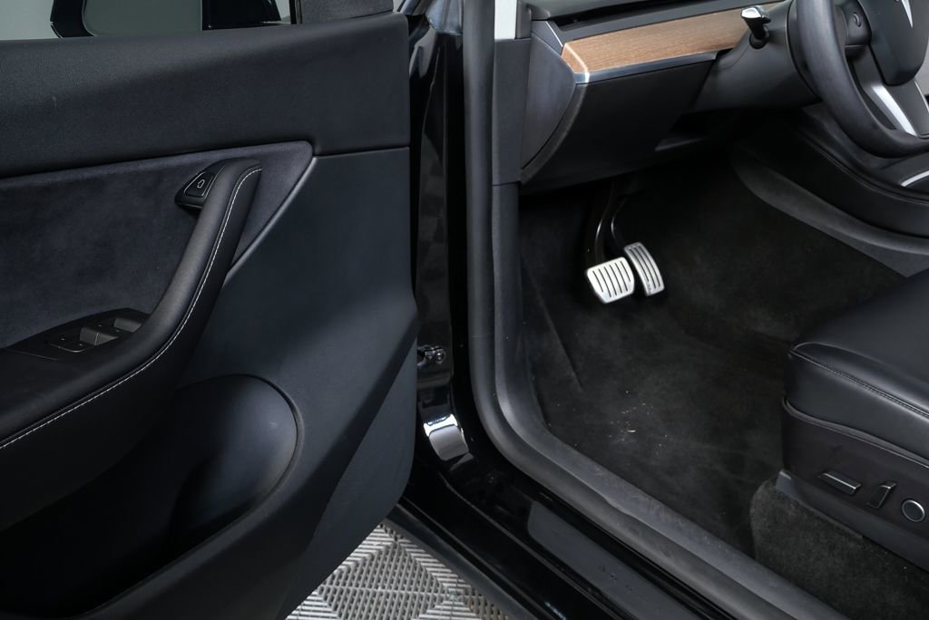 Used 2021 Tesla Model Y Performance image 34