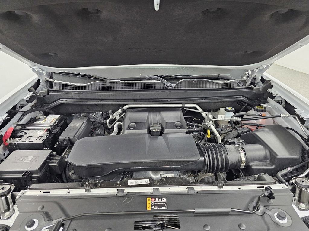 Used 2025 Chevrolet Colorado W/T w/ WT Custom Package RWD image 12