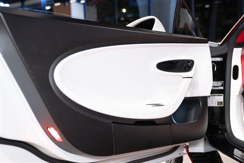 Used 2024 Bugatti Chiron Super Sport AWD/4WD image 22
