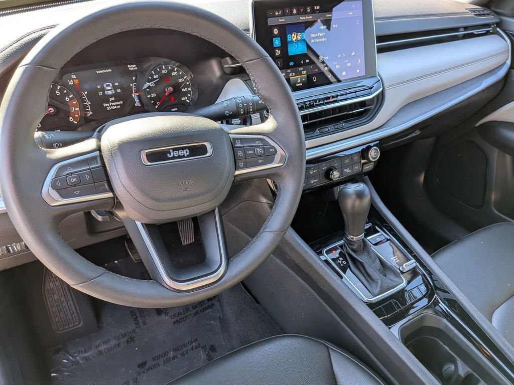 Used 2025 Jeep Compass Limited AWD/4WD image 15