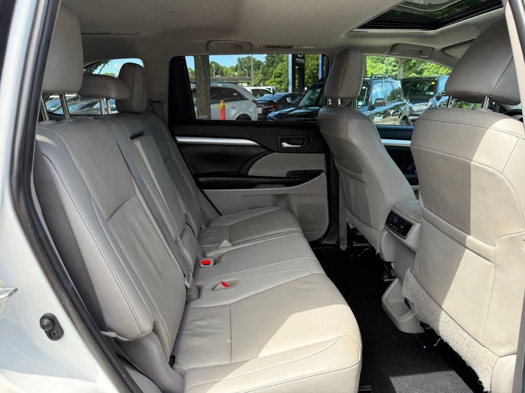 Used 2019 Toyota Highlander XLE AWD/4WD image 33
