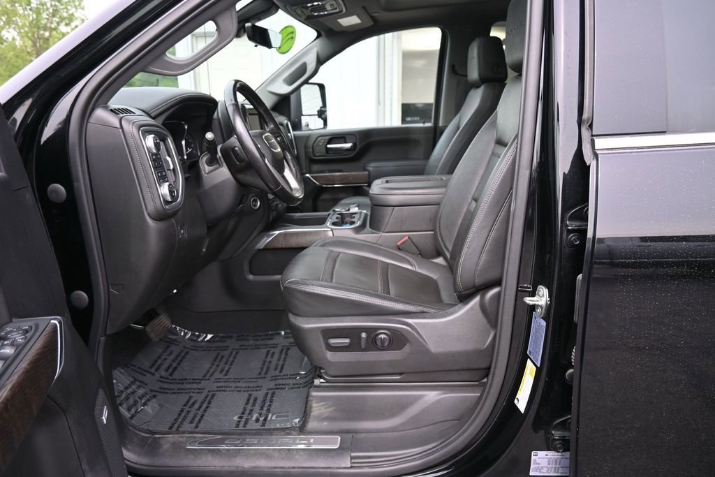 Used 2022 GMC Sierra 3500 Denali w/ Denali Ultimate Package AWD/4WD image 27