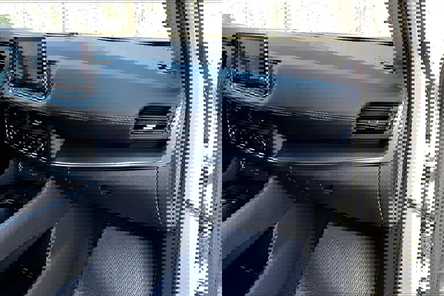 Used 2023 Nissan Rogue S image 19