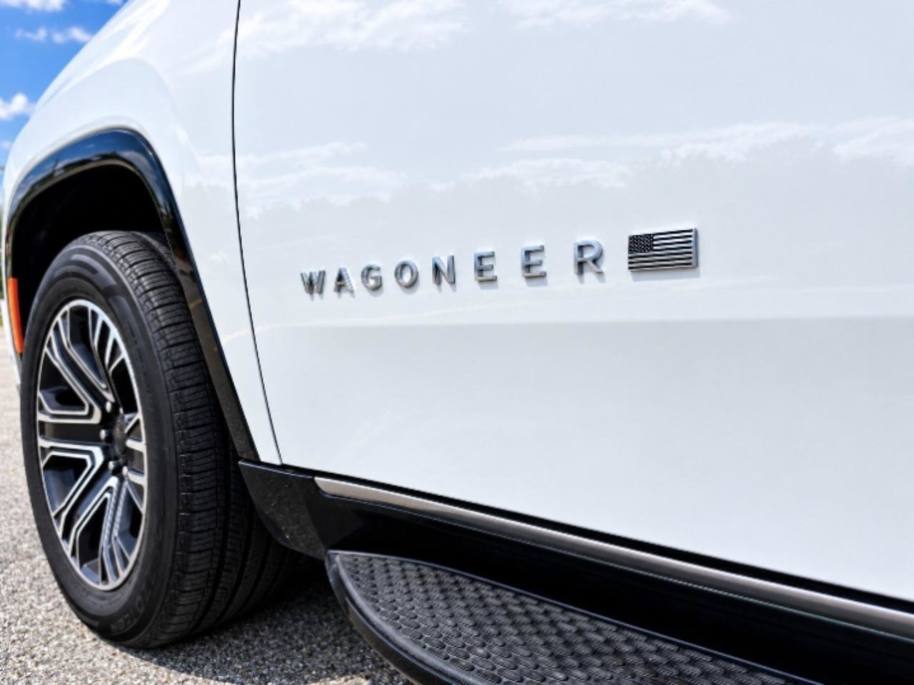 Used 2024 Jeep Wagoneer L Series II AWD/4WD image 9