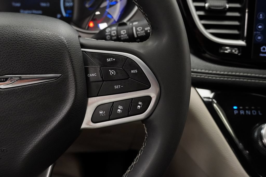 Used 2024 Chrysler Pacifica Limited FWD image 38