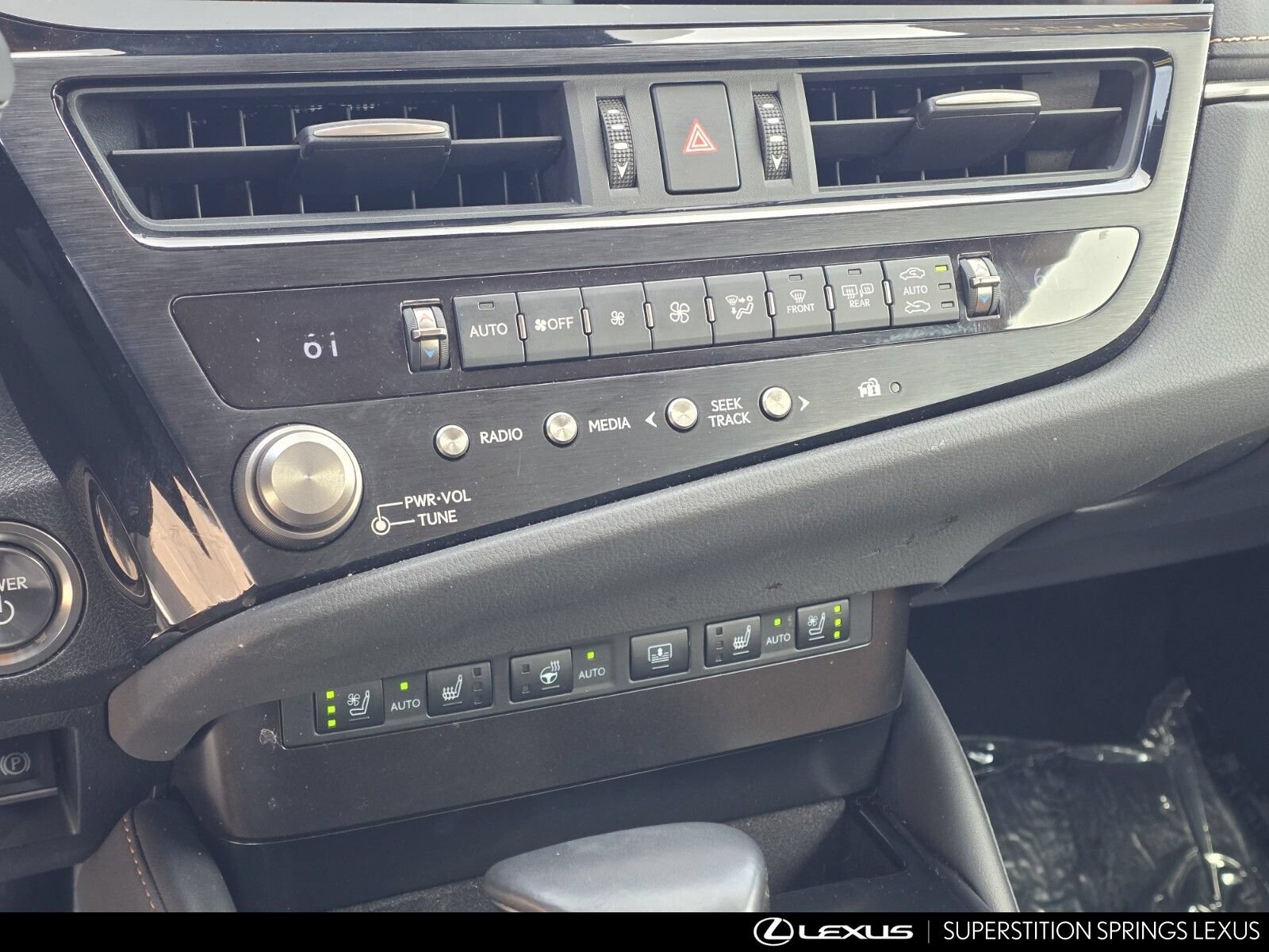 Used 2024 Lexus ES 300h w/ Accessory Package (Z2) FWD image 19