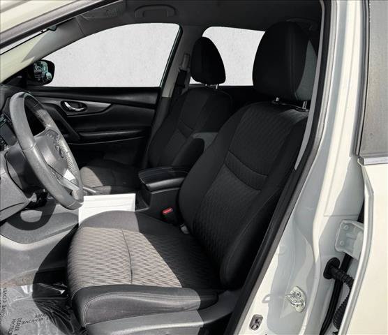 Used 2017 Nissan Rogue SV w/ SV Premium Package AWD/4WD image 10