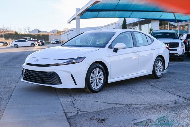 Used 2025 Toyota Camry LE image 6
