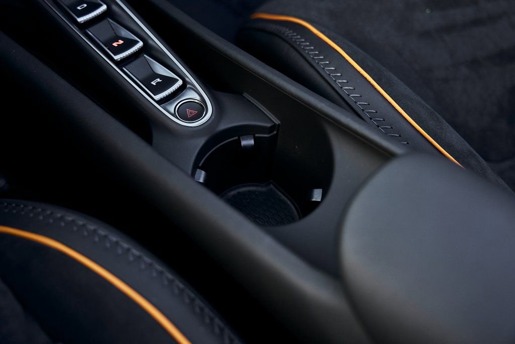 Used 2025 McLaren Artura Spider image 58