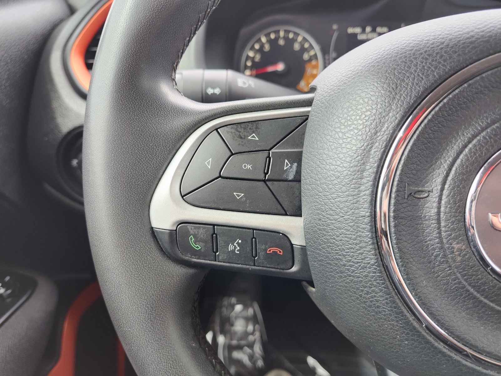 Used 2020 Jeep Renegade Latitude FWD image 30