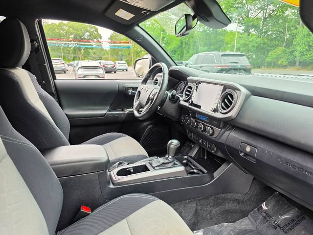 Used 2022 Toyota Tacoma TRD Sport w/ Technology Package AWD/4WD image 11