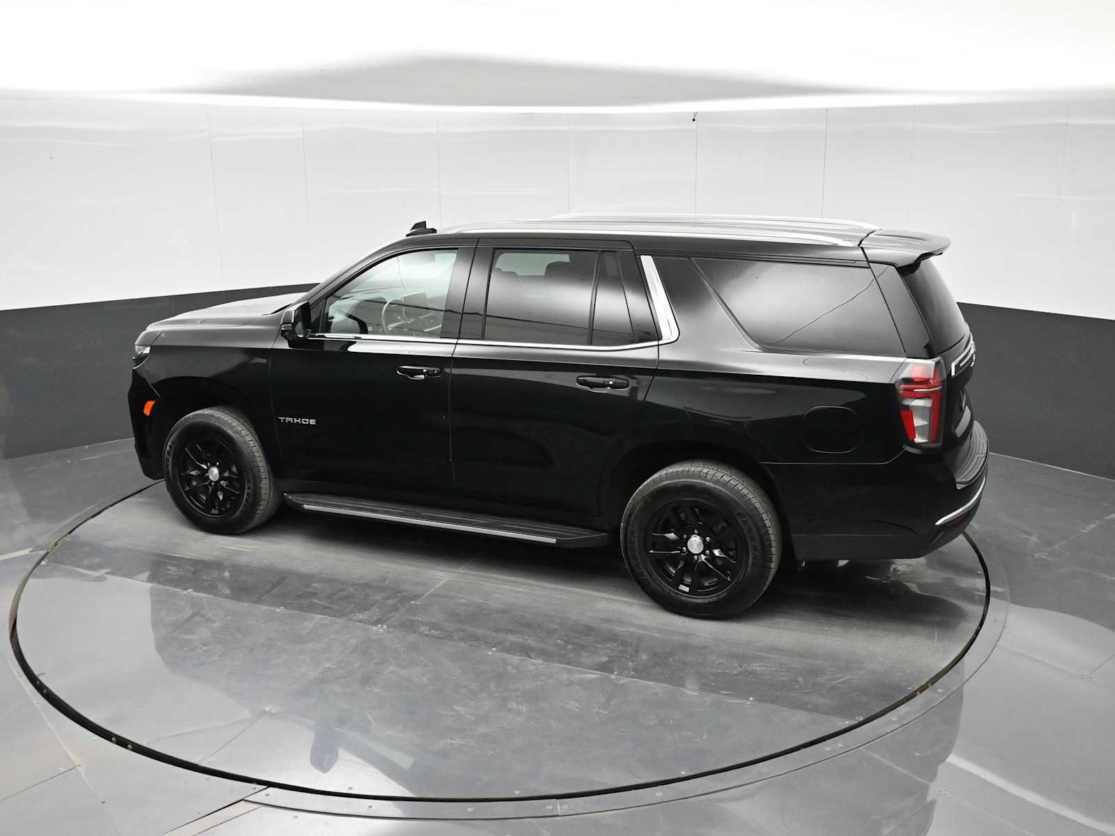 Used 2023 Chevrolet Tahoe LT w/ Luxury Package AWD/4WD image 28