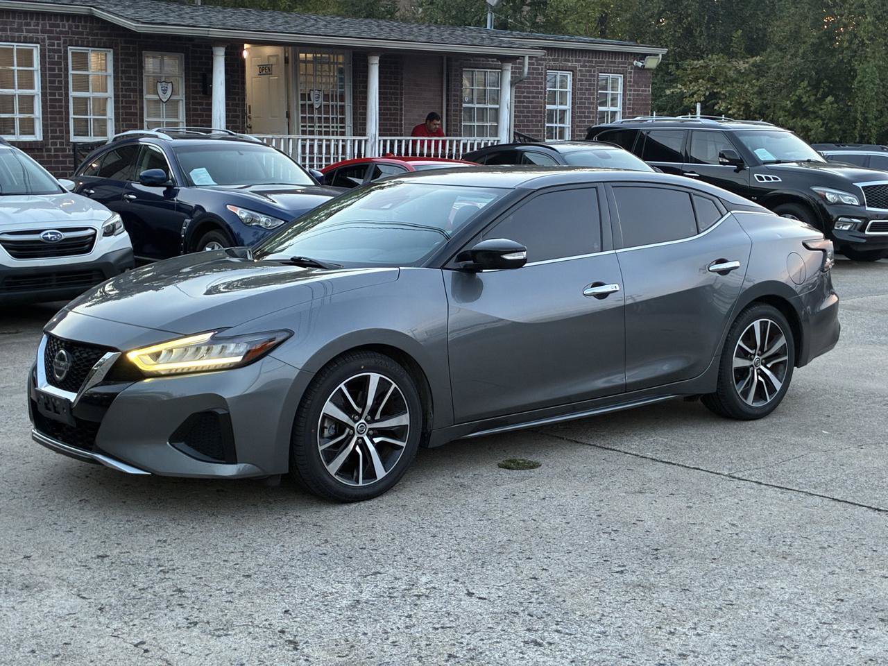 Used 2021 Nissan Maxima 3.5 SV w/ Floor Mat Group FWD image 2