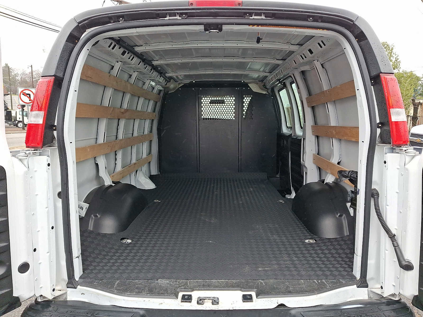 Used 2024 Chevrolet Express 2500 w/ Driver Convenience Package image 28