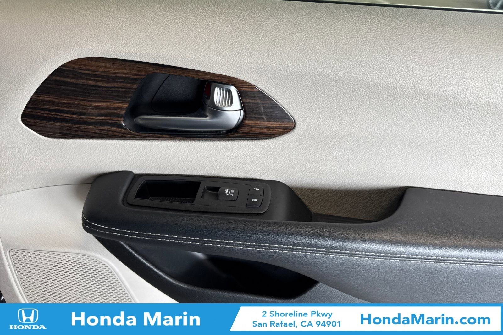 Used 2023 Chrysler Pacifica Limited image 23