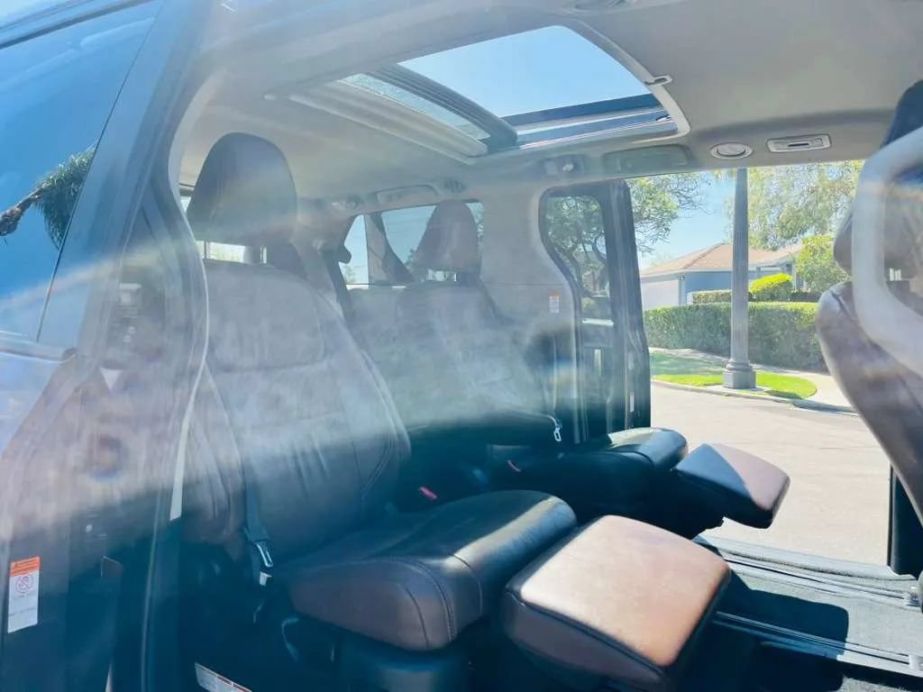Used 2017 Toyota Sienna Limited FWD image 20