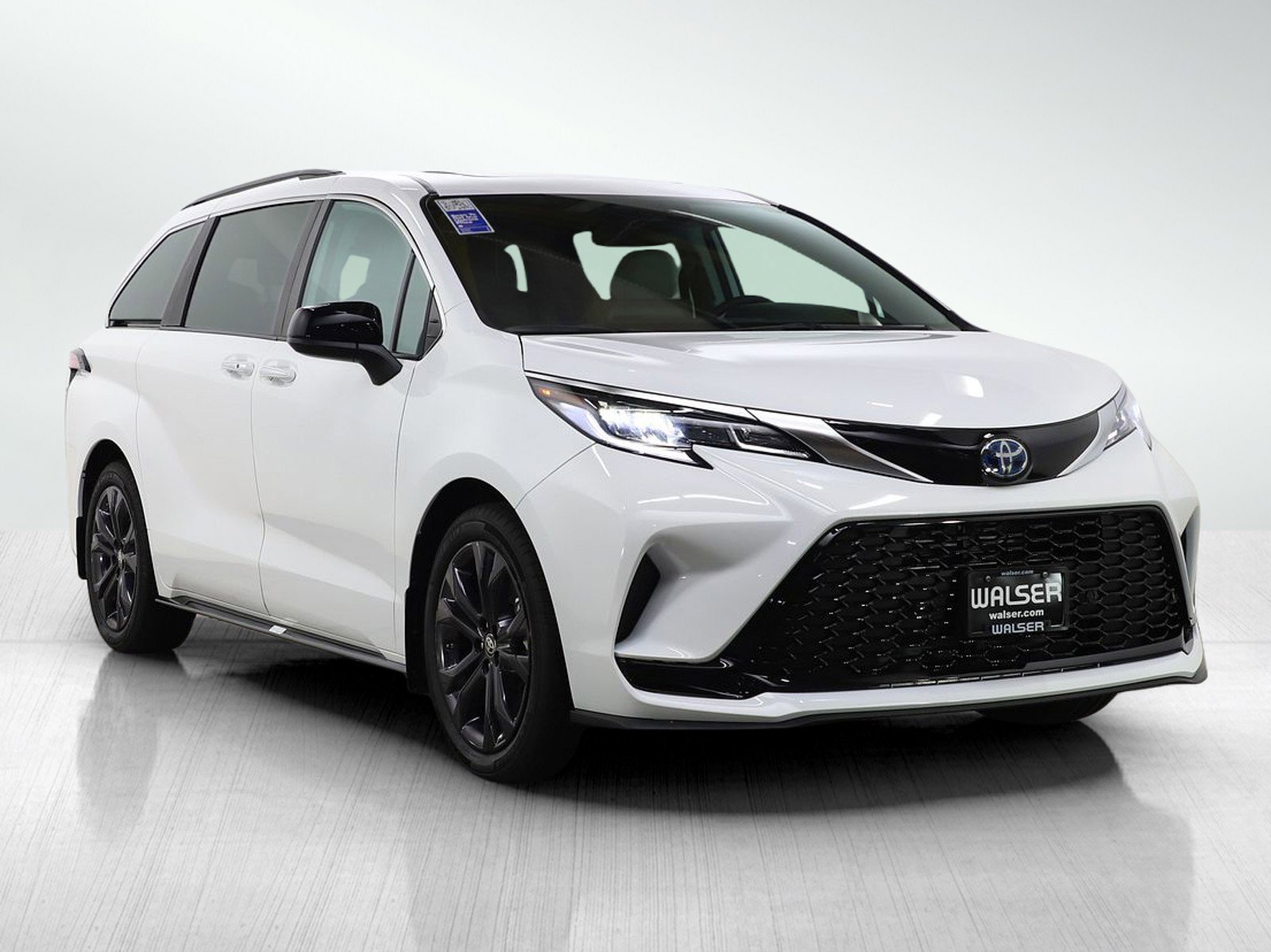 Used 2024 Toyota Sienna XSE image 7