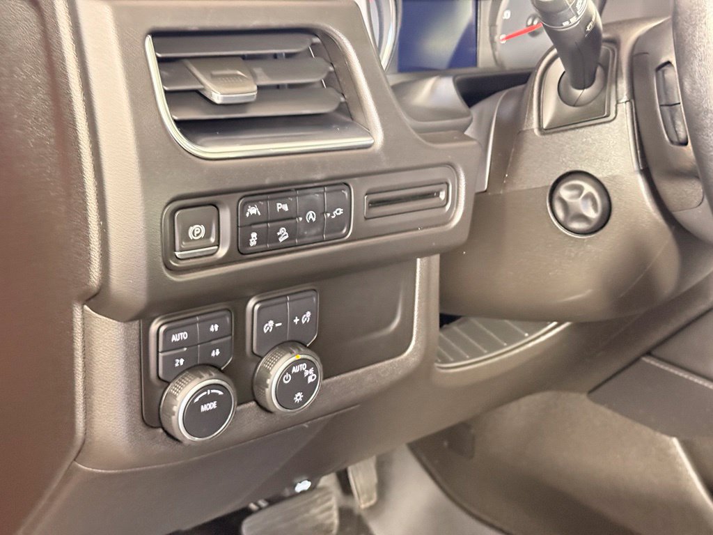 Used 2021 Chevrolet Tahoe Z71 w/ Luxury Package AWD/4WD image 31