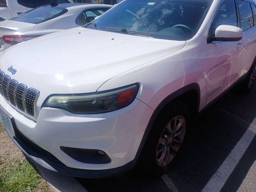 Used 2019 Jeep Cherokee Latitude Plus w/ Cold Weather Group AWD/4WD image 1