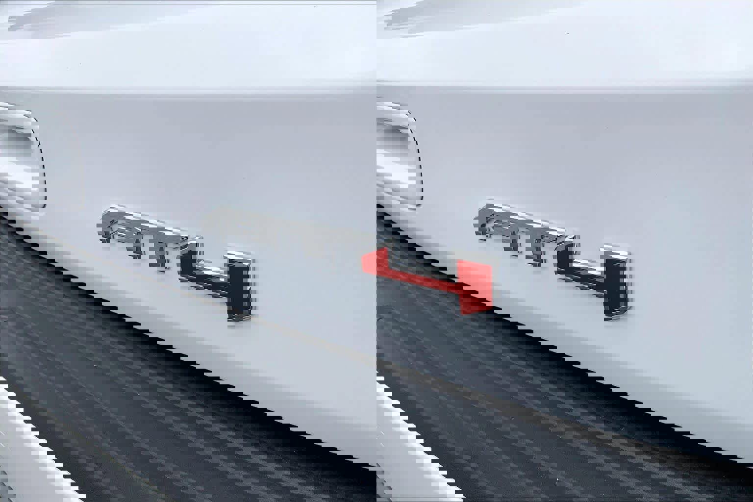 Used 2024 GMC Yukon AT4 w/ Technology Package image 10