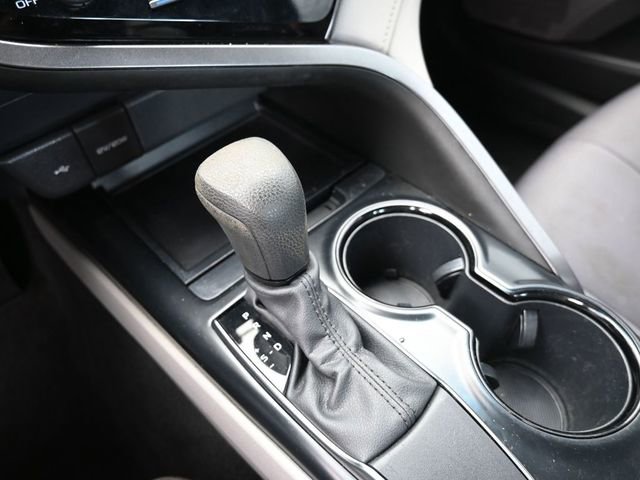 Used 2020 Toyota Camry LE image 33