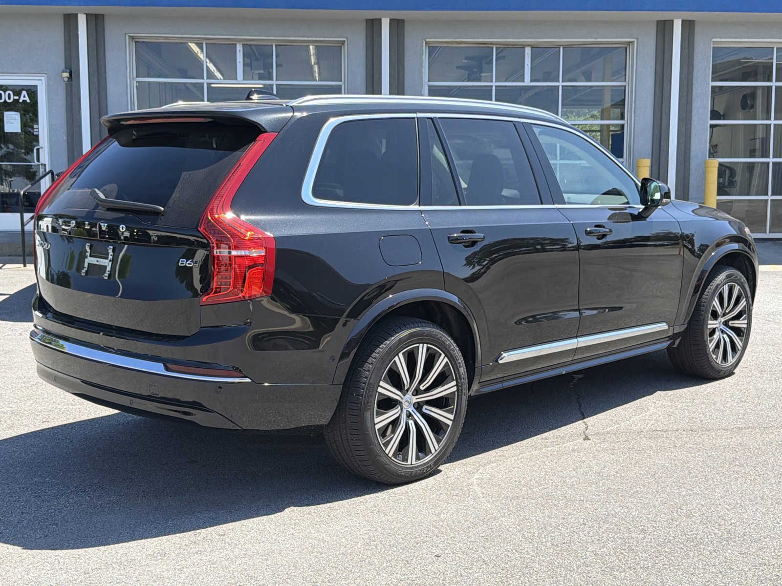Used 2024 Volvo XC90 B6 Plus AWD/4WD image 17